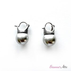 High quality British made sterling silver 925A and Pearl Earring